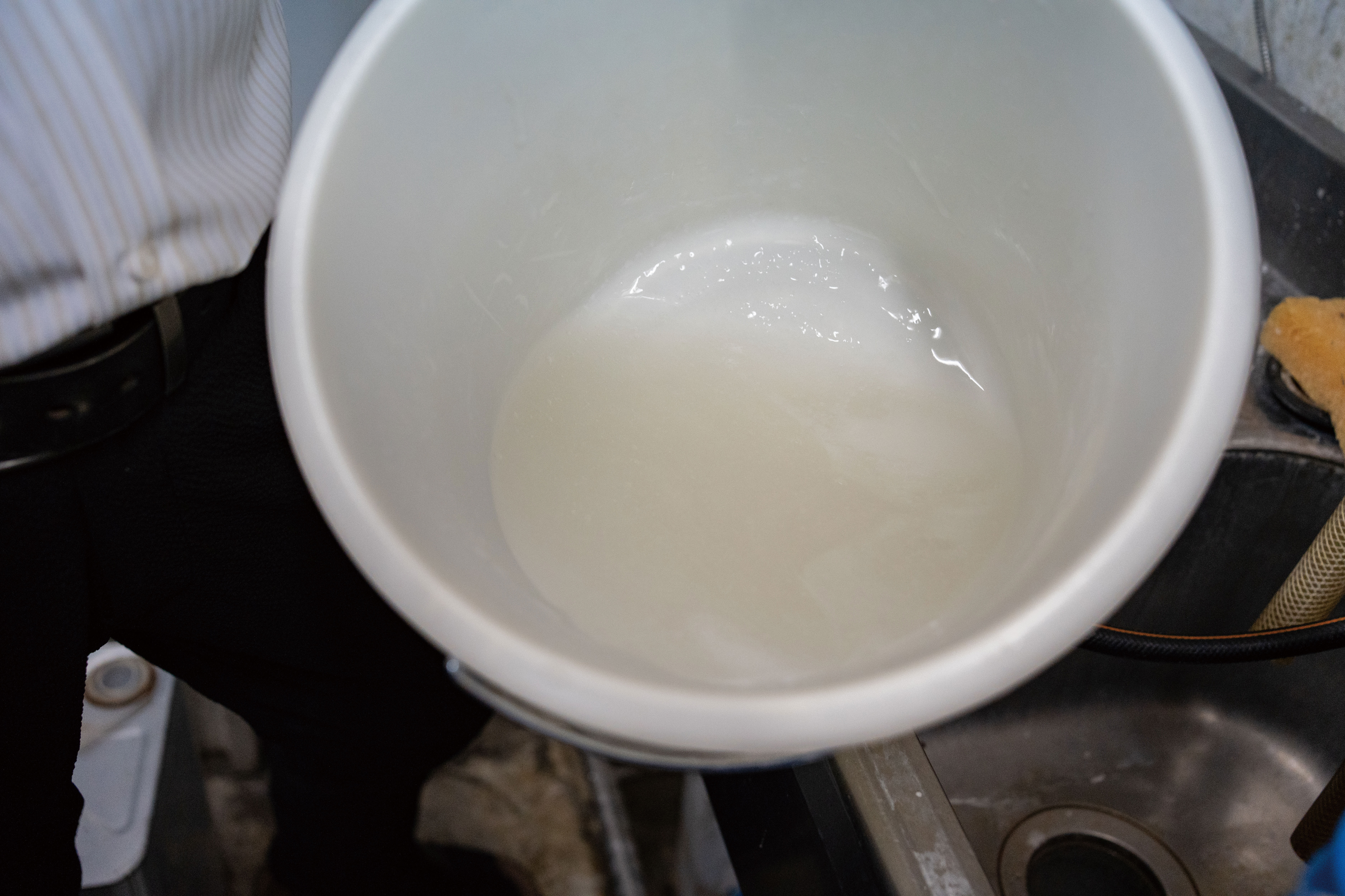 Tapioca starch is originally a food product, so it is naturally safe for the skin.