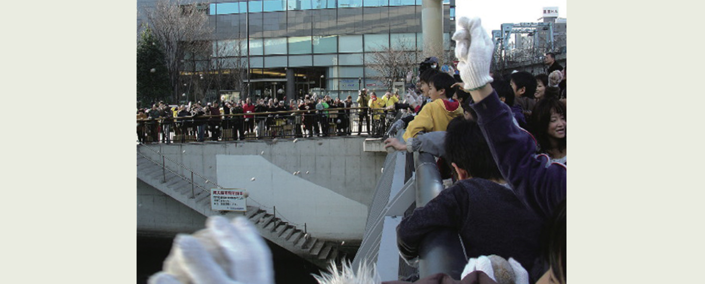            Volunteers throwing EM Mudballs to the Nihonbashi River