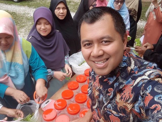 Organic waste management training for rural Malaysian communities with the collaboration of the Ministry of Rural Development.