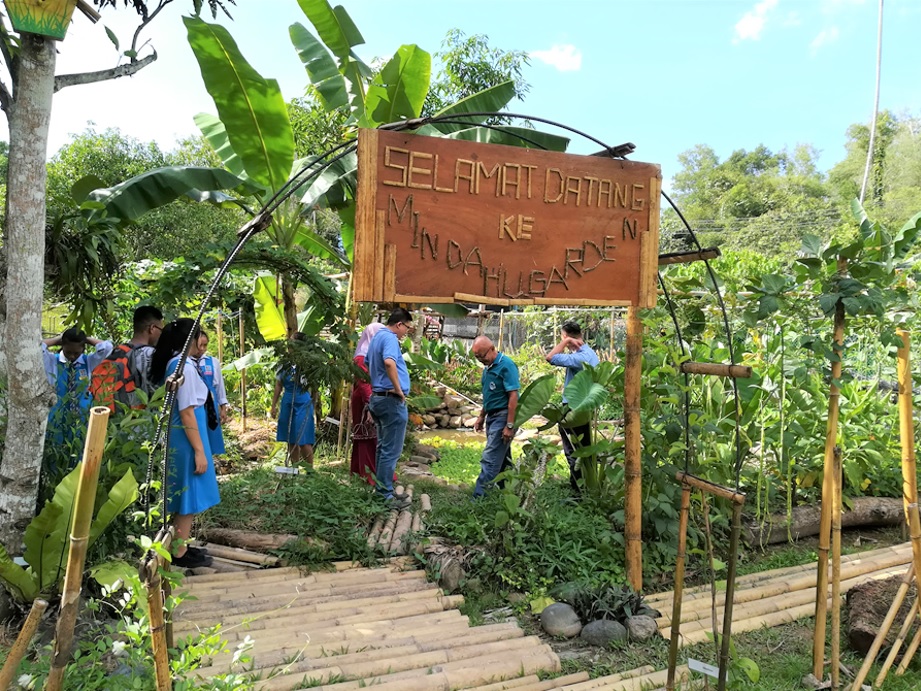Students Participate in Kingdom's Agriculture II